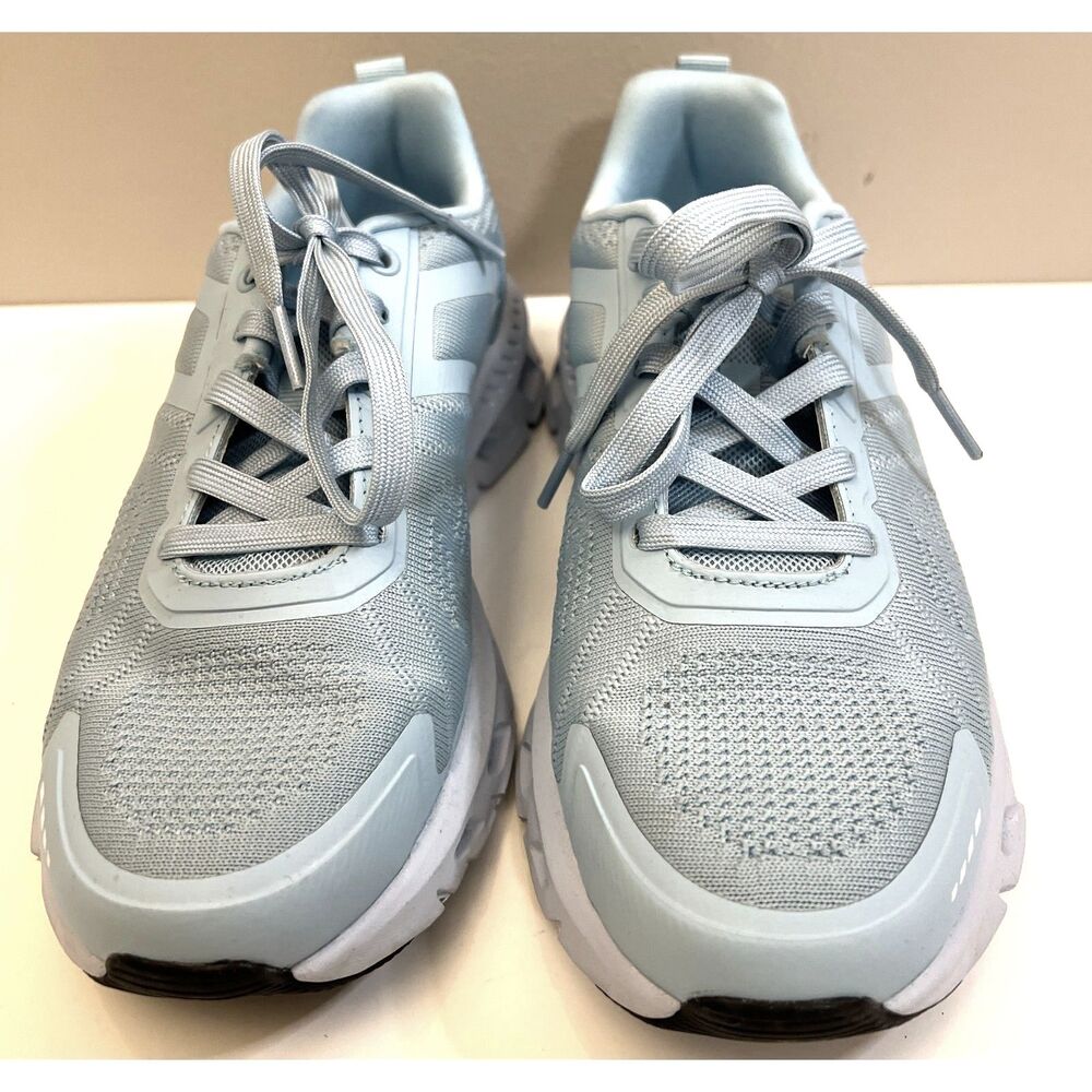 NWOT Vively Women's Roamer aqua blue athletic shoes. Size 8.5(W)